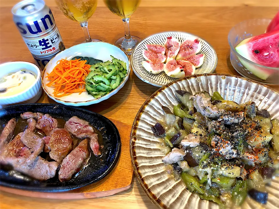 Snapdishの料理写真:豚ロース入り茄子とピーマンの味噌炒め　牛焼肉　人参ラペ　ゴーヤの酢和え　etc|じゅんさんさん