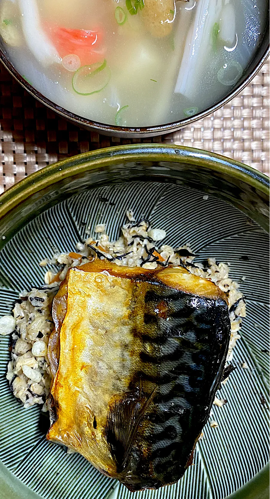 鯖塩焼き丼|すくらんぶるえっぐさん