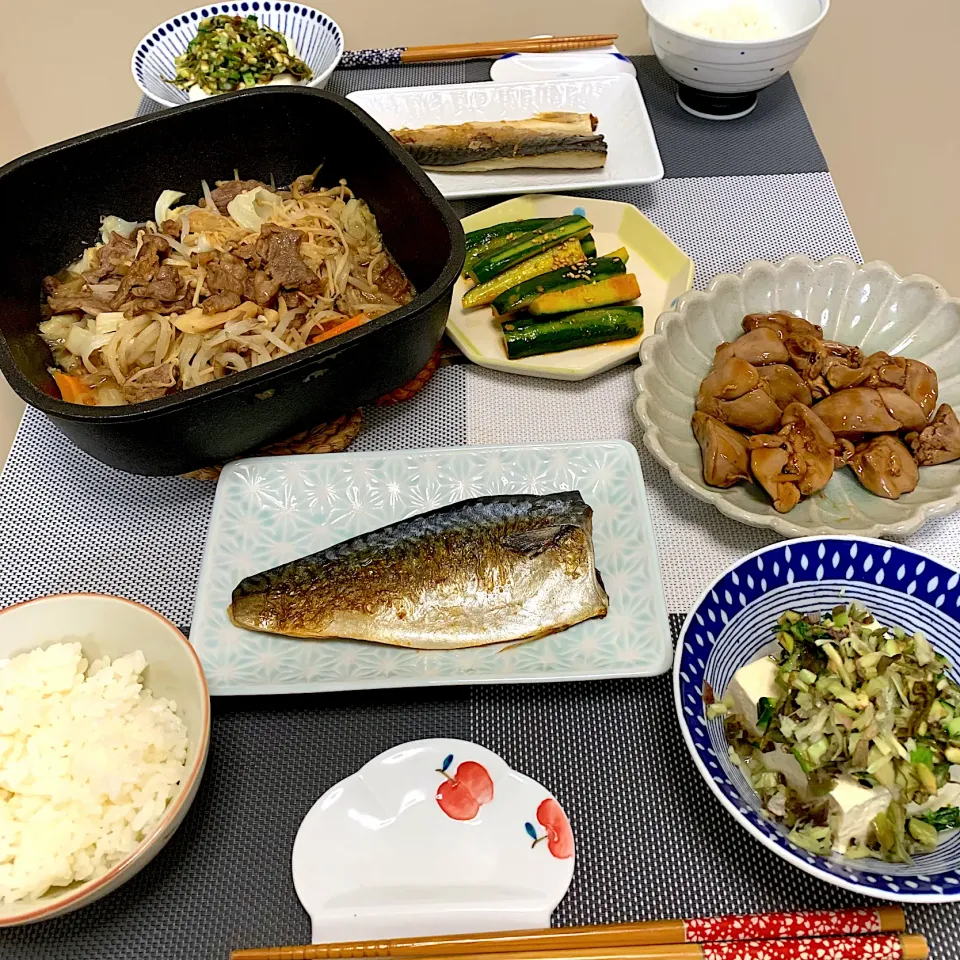 Snapdishの料理写真:ジンギスカンと野菜蒸し、塩サバ、ダシ豆腐、鶏レバー煮込、やみつきキューリ|kekekeさん