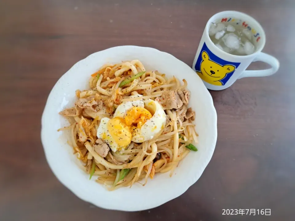 2023年7月16日の昼ご飯
焼きキムチうどん
焼酎水割り|ソラ♂のご飯さん