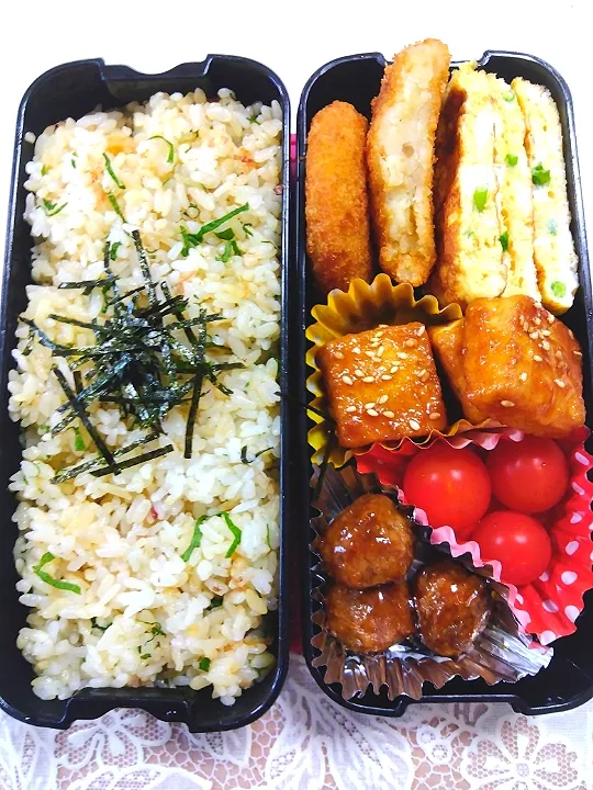 Snapdishの料理写真:朝昼ご飯🍱🤗✨
(生協コロッケ、ネギめんつゆ味醂の卵焼、
生協ミニ厚揚げ焼肉たれ味焼いた、胡麻。
生協ミートボール、父の作ったミニトマト)
*父の大葉、鰹節、甘醤油混ぜご飯に海苔😊|m.rafuさん