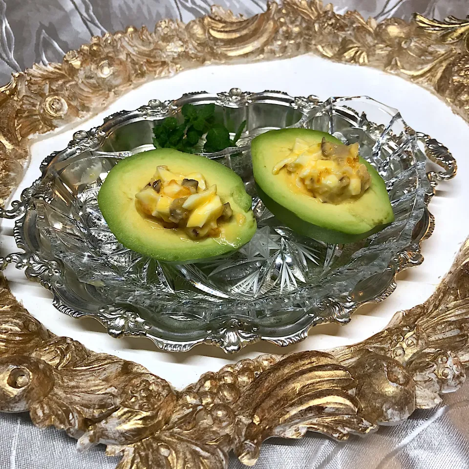 いぶりがっこタルタルソースinアボカド🥑|henryさん