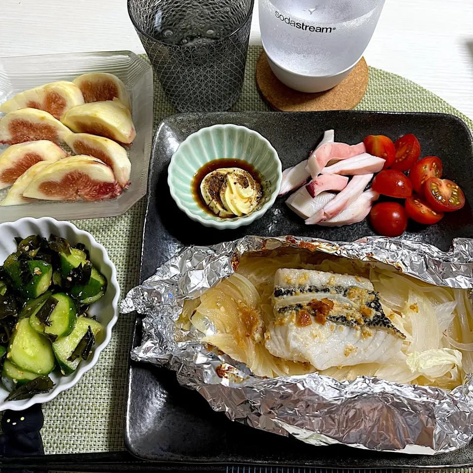 Snapdishの料理写真:8/16晩ご飯：スズキのごま味噌ホイル焼き|ななみんさん