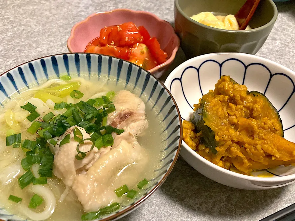 鶏塩うどん🐓　カボチャそぼろ煮🎃　トマトサラダ🍅　茶碗蒸し🍵|あゆみさん