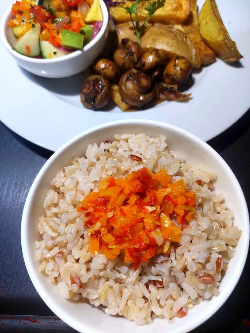 Snapdishの料理写真:brown rice ,mushroom, baked potatoes and salsa salad|Busisiwe Malunduさん