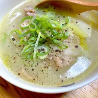 Snapdishの料理写真:コラーゲンたっぷり鶏スープ🍲|Himeさん