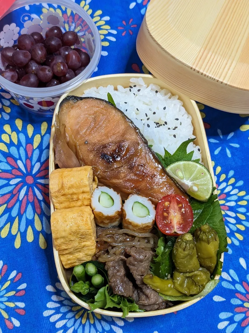 Snapdishの料理写真:本日のお弁当〜鮭の幽庵焼き和風弁当〜|f.1125beさん