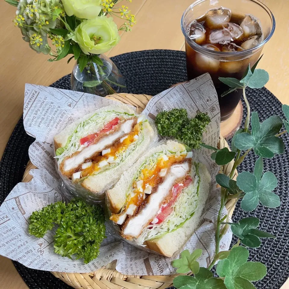 8/17❤︎柔らかチキンカツサンド🌱✨
無性にお肉が食べたくなり、ランチはがっつりカツサンドに💪🏻|Makinsさん