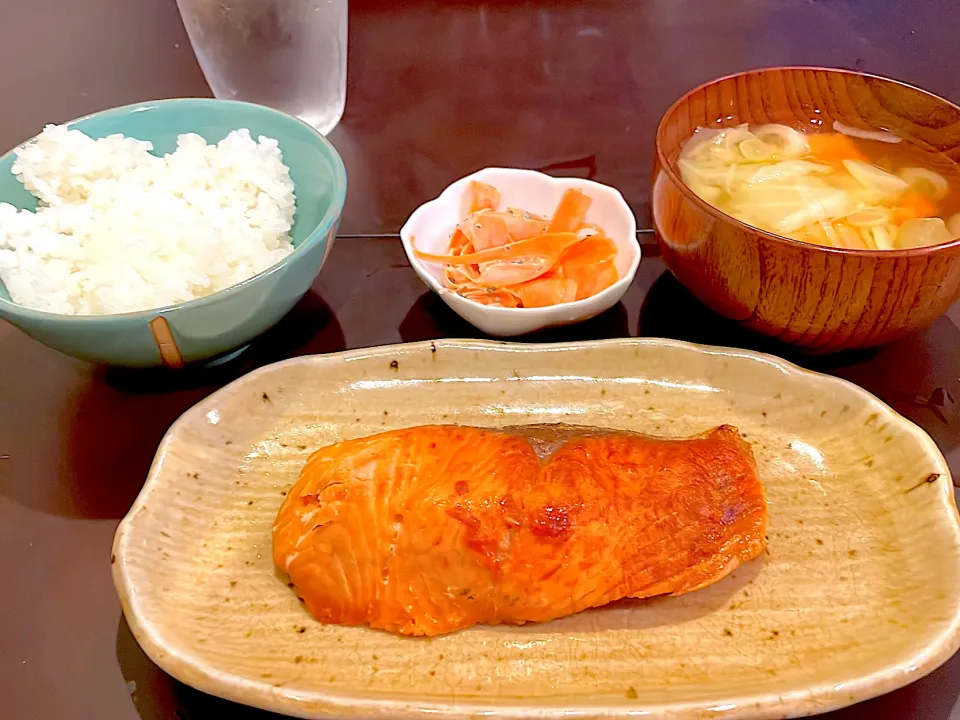 口の中でとろける焼き鮭定食|だいちさん