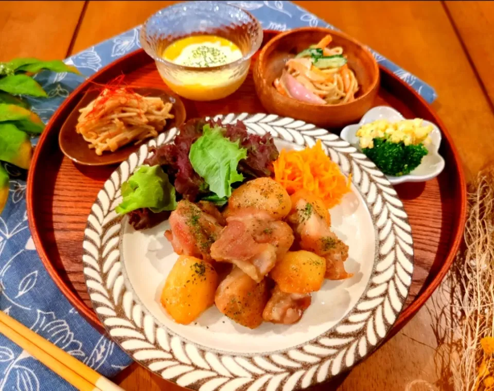 晩ごはん✨
✾鶏肉の味噌ポスト
✾キャロットラペ
✾えのきのバタぽん
✾にんじんポタージュ
✾サラスパ
✾ブロッコリーデリサラダ|さらママさん