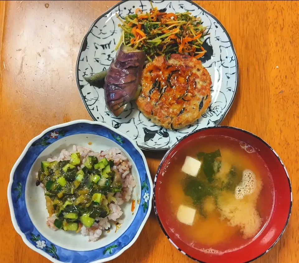 2023 0731　いわしとひじきのハンバーグ　豆苗のごま昆布和え　なすの焼きびたし　豆腐とわかめのお味噌汁|いもこ。さん