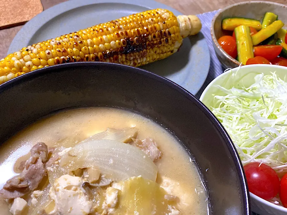 Snapdishの料理写真:2023/08/15 肉豆腐,焼きとうもろこし@M|ミィミィさん