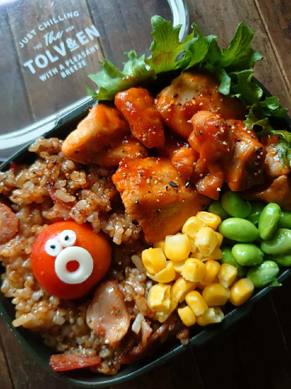 漢の…次女用🍱黒チャーハンと鶏チリの中華弁当|ᵏᵒᵘさん