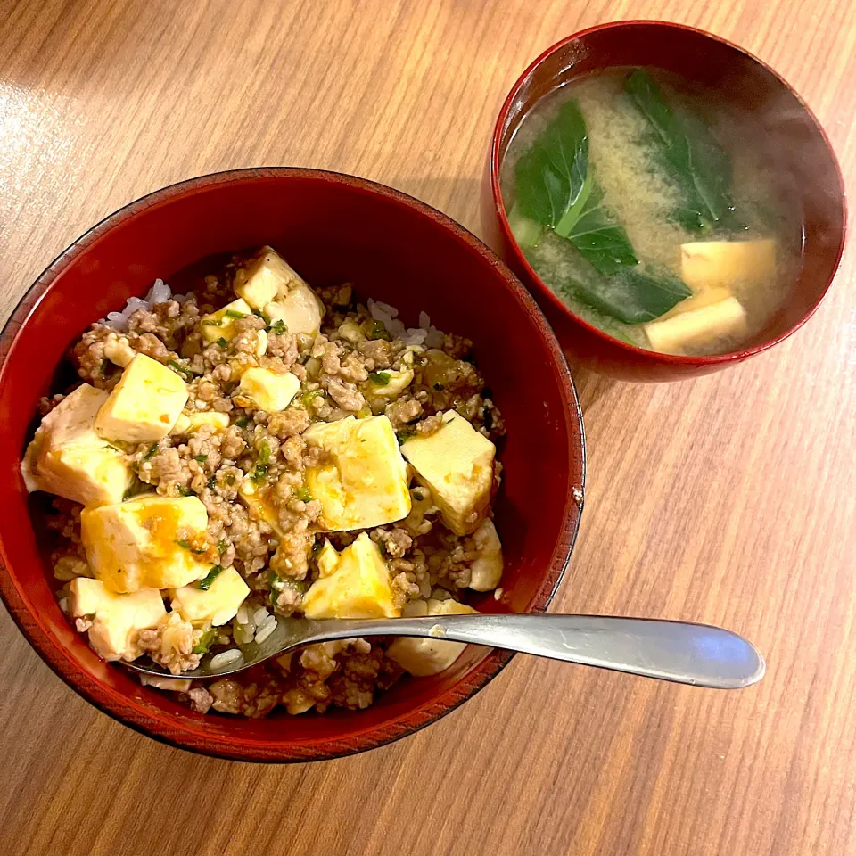 麻婆豆腐丼と小松菜の味噌汁|kateさん