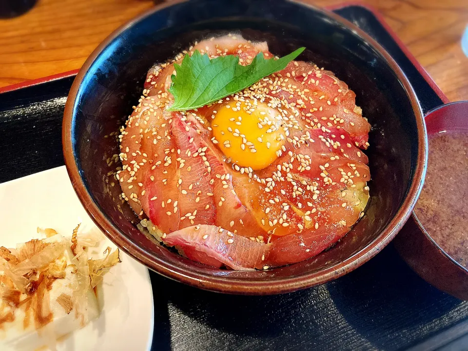 Snapdishの料理写真:あみの丼 ¥890|Blue Moon Caféさん