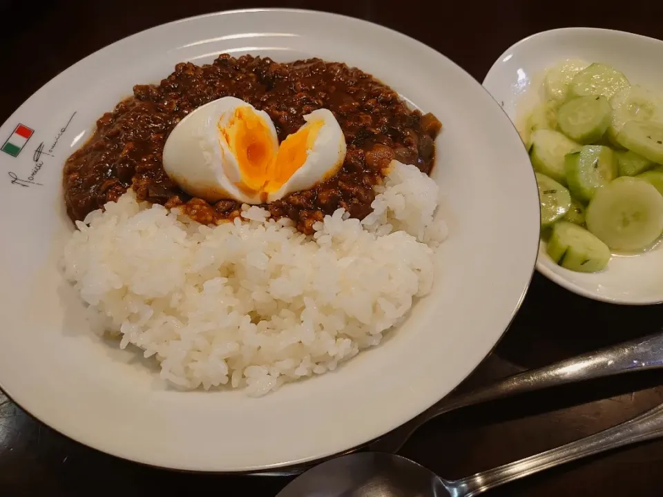 茄子のキーマカレーとキュウリのレモンサラダ|naoさん