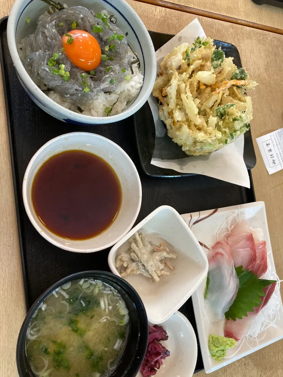 Snapdishの料理写真:生シラス丼　かあちゃん食堂|小次郎さん