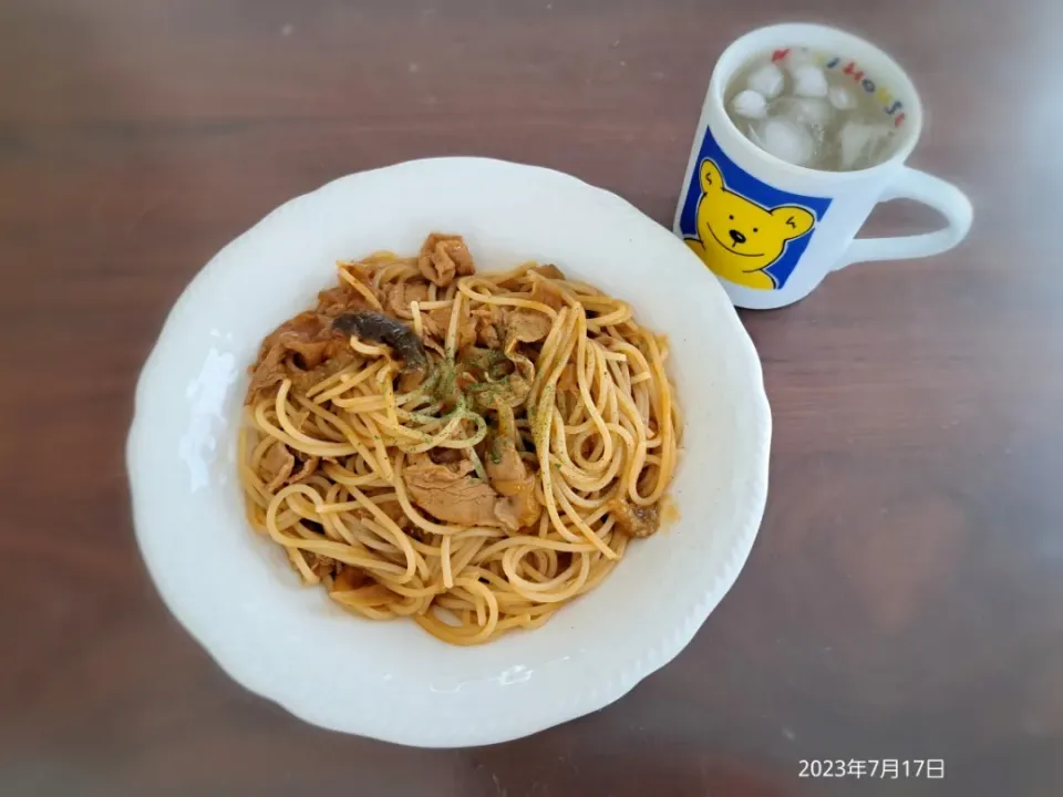 2023年7月17日の昼ご飯
豚肉と茄子のトマトソースパスタ
焼酎水割り|ソラ♂のご飯さん