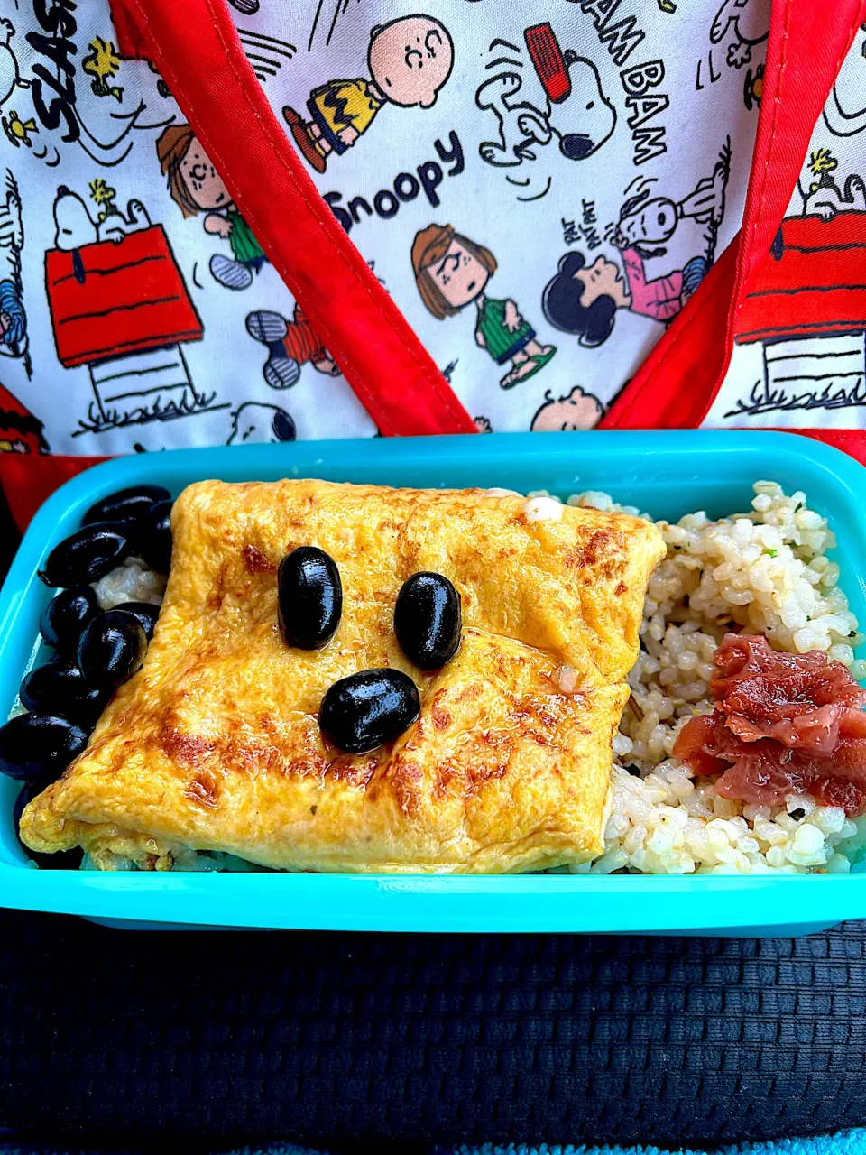 Snapdishの料理写真:#昼飯　黒豆の顔チーズオムレツと黒豆10個と梅乗せロウカット玄米とりたまご混ぜご飯昆布挟み弁当|ms903さん