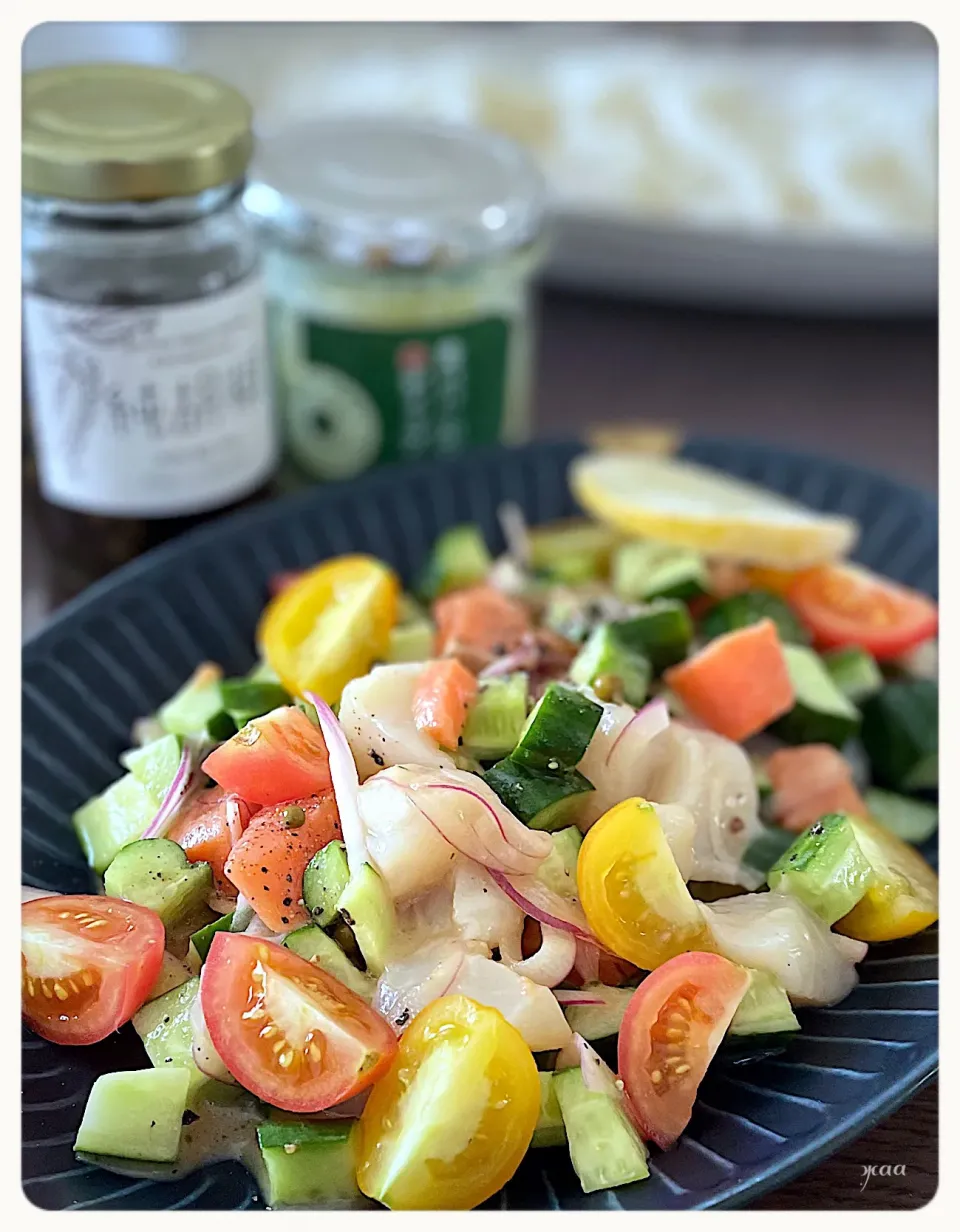 Snapdishの料理写真:サーモンとホタテのポキサラダ🥗 ͛.*|yucca@さん