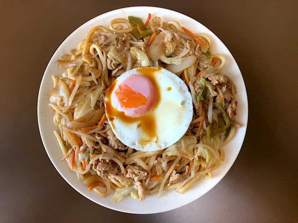 Snapdishの料理写真:焼きうどん(1.5玉)醤油|ばーさんさん