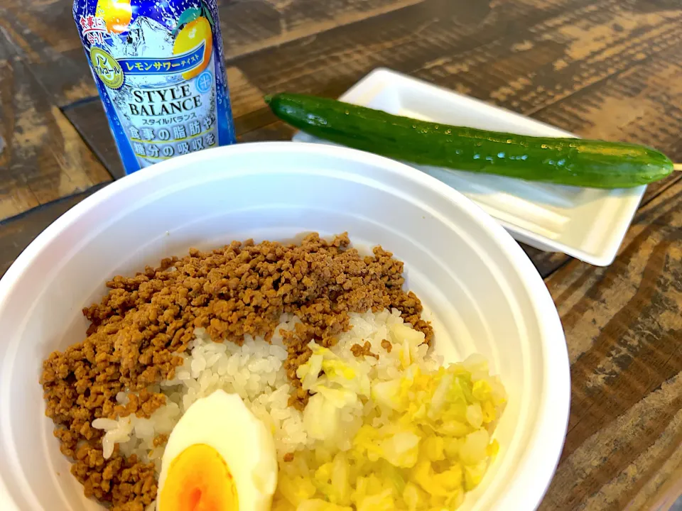 新世界もつ鍋屋　肉味噌丼＆冷やしキュウリ|Tak@さん