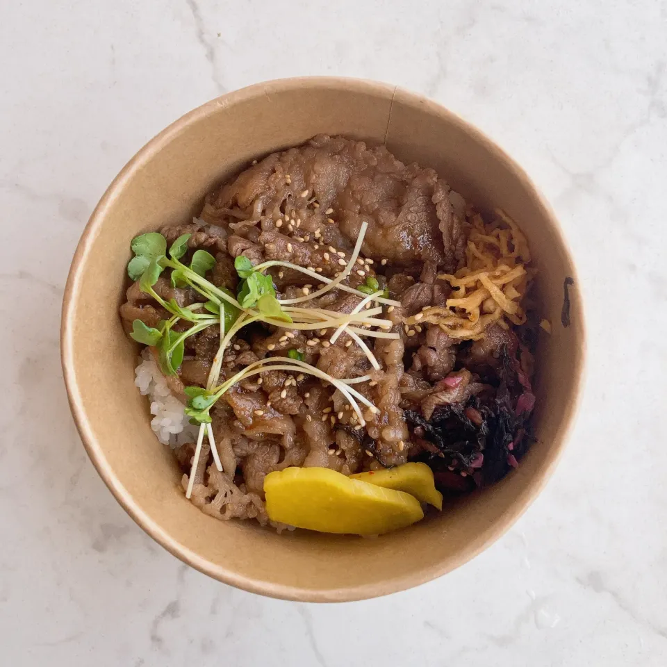 Snapdishの料理写真:宮崎牛の焼肉丼|ちゃみこさん