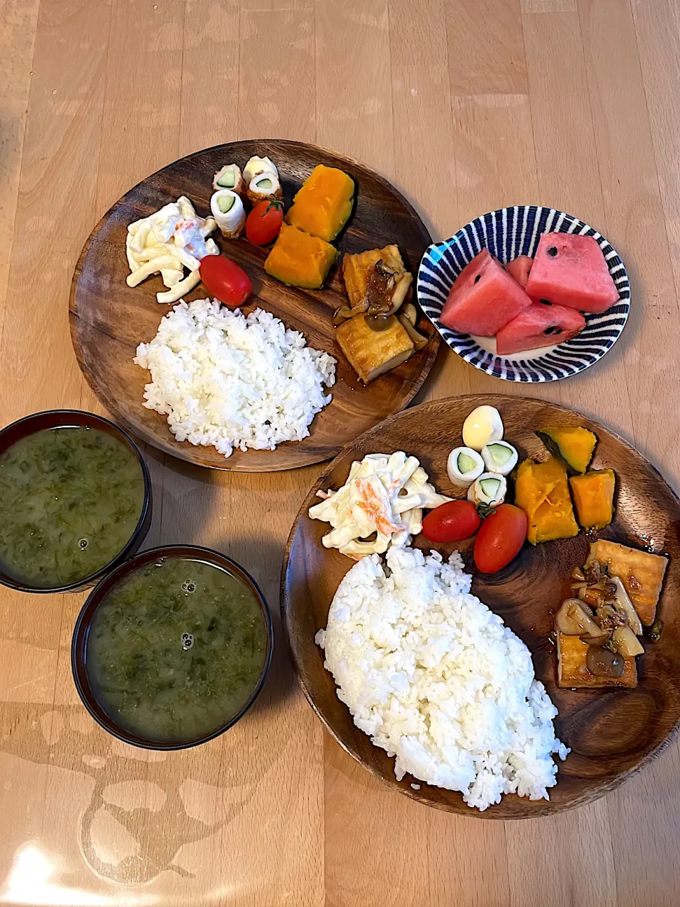 厚揚げとしめじのあんかけ焼き　マカロニサラダ　きゅうりちくわ　かぼちゃの煮付け　海苔汁　スイカ|そのみさん