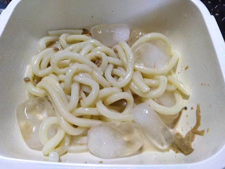 なめ茸と肉そぼろ入り胡麻ダレ冷やしうどん|darkbaronさん