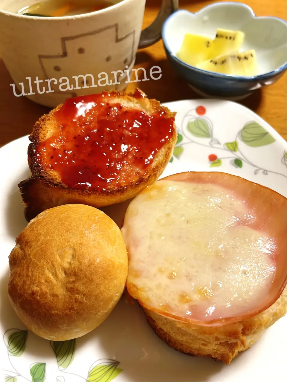 Snapdishの料理写真:＊子ども作。ラウンドパンのトースト朝ごはん♪＊|ultramarineさん