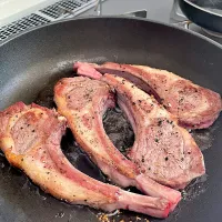 ラムチョップ🐑フライパンで焼くだけ|ヨッチャンさん