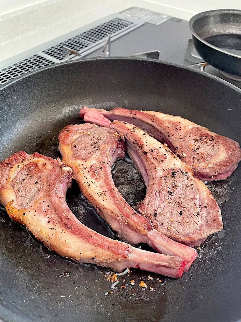 ラムチョップ🐑フライパンで焼くだけ|ヨッチャンさん