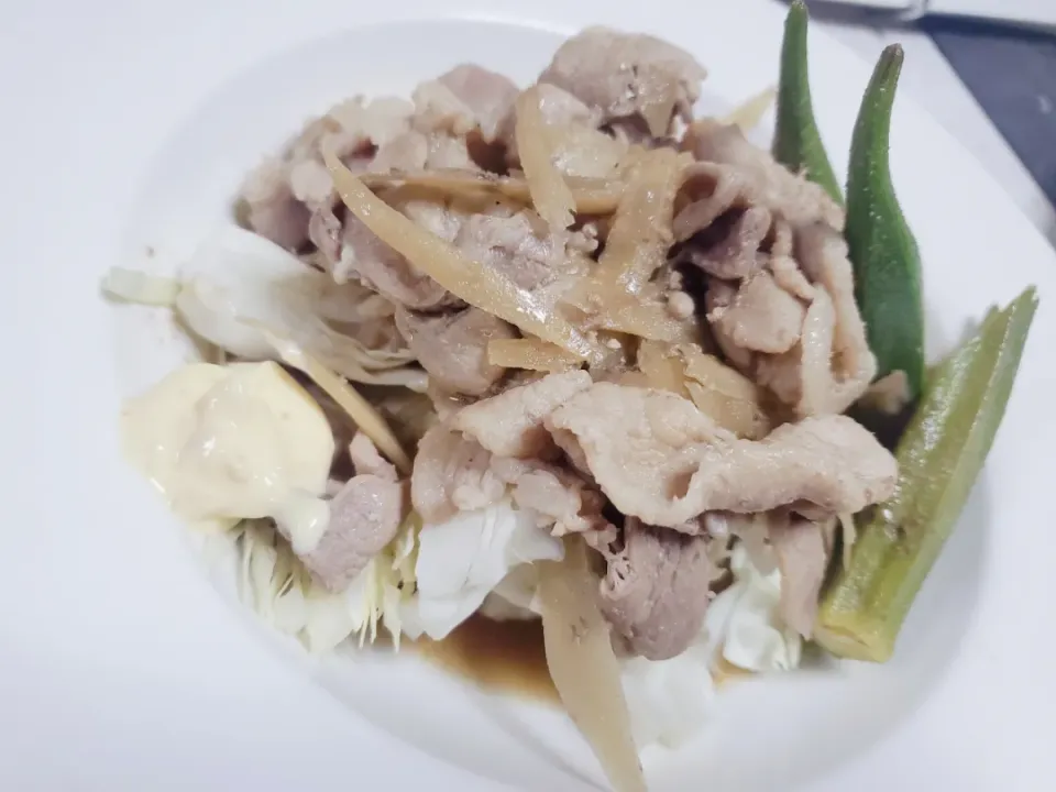 豚ゴボウの炒め煮🍻|こぅさん