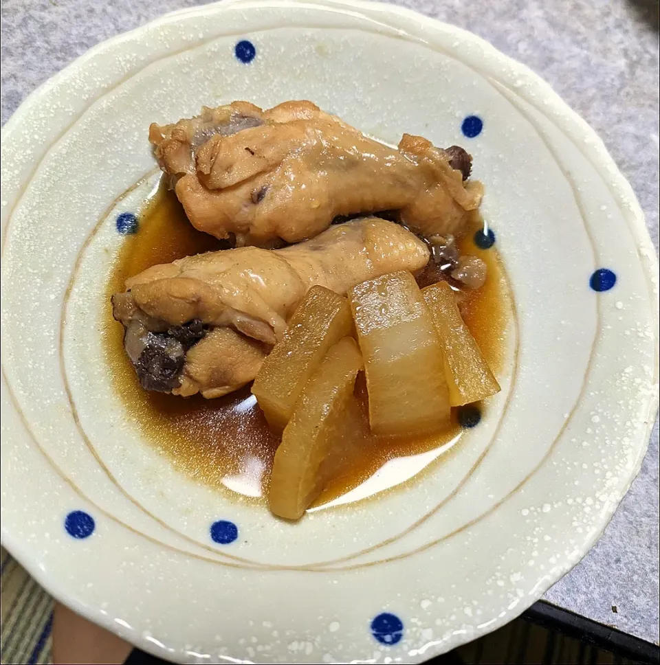 Snapdishの料理写真:手羽元と大根の煮物|郁ちゃんさん