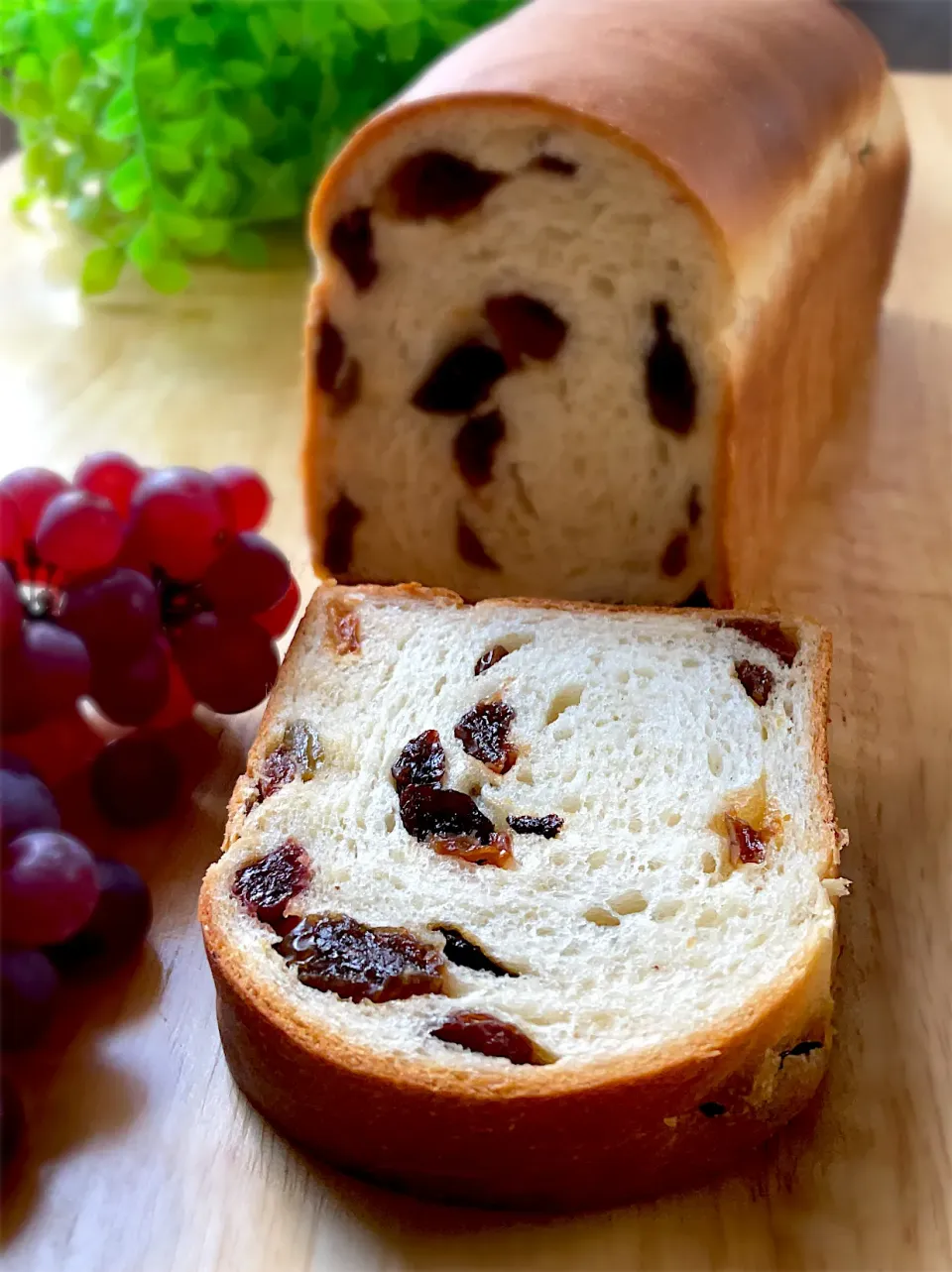 Snapdishの料理写真:生クリームのレーズンパウンド食パン|9421beruさん