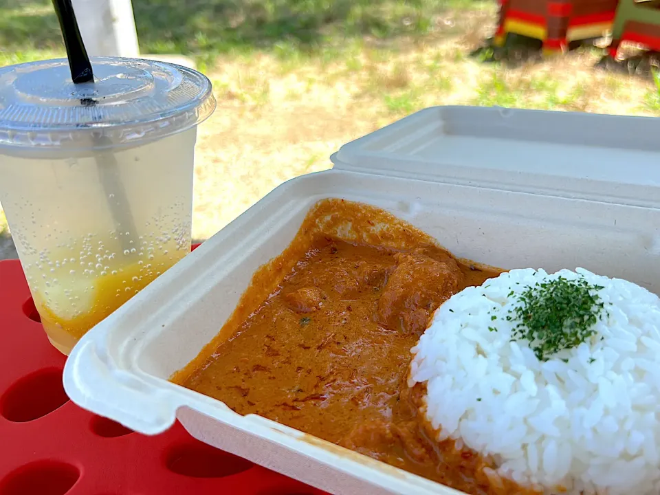 Snapdishの料理写真:yoasobi号　ikura監修　天使のチキンカレー＆生搾りレモネード|Tak@さん