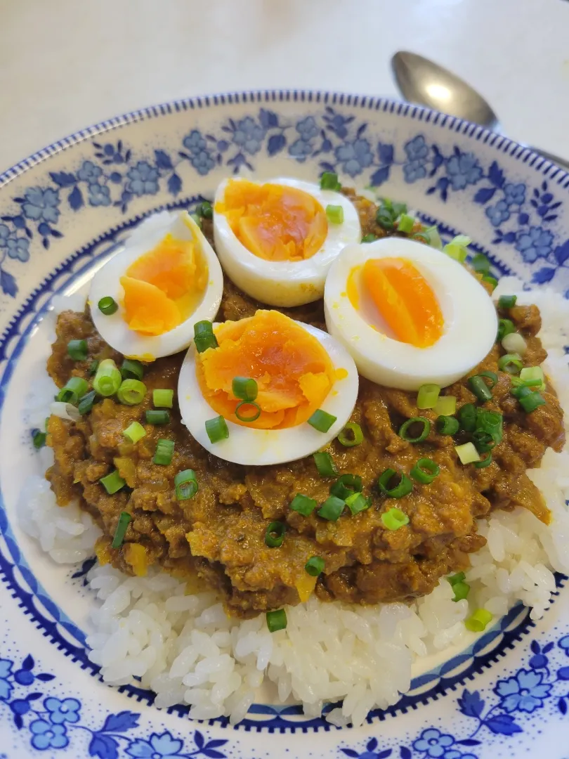 朝からキーマカレーw
（レンチン簡単レシピ）
んー、味はまずまずだけど、ちょっと水っぽい、、
今度からフライパンで仕上げよう|あんさん