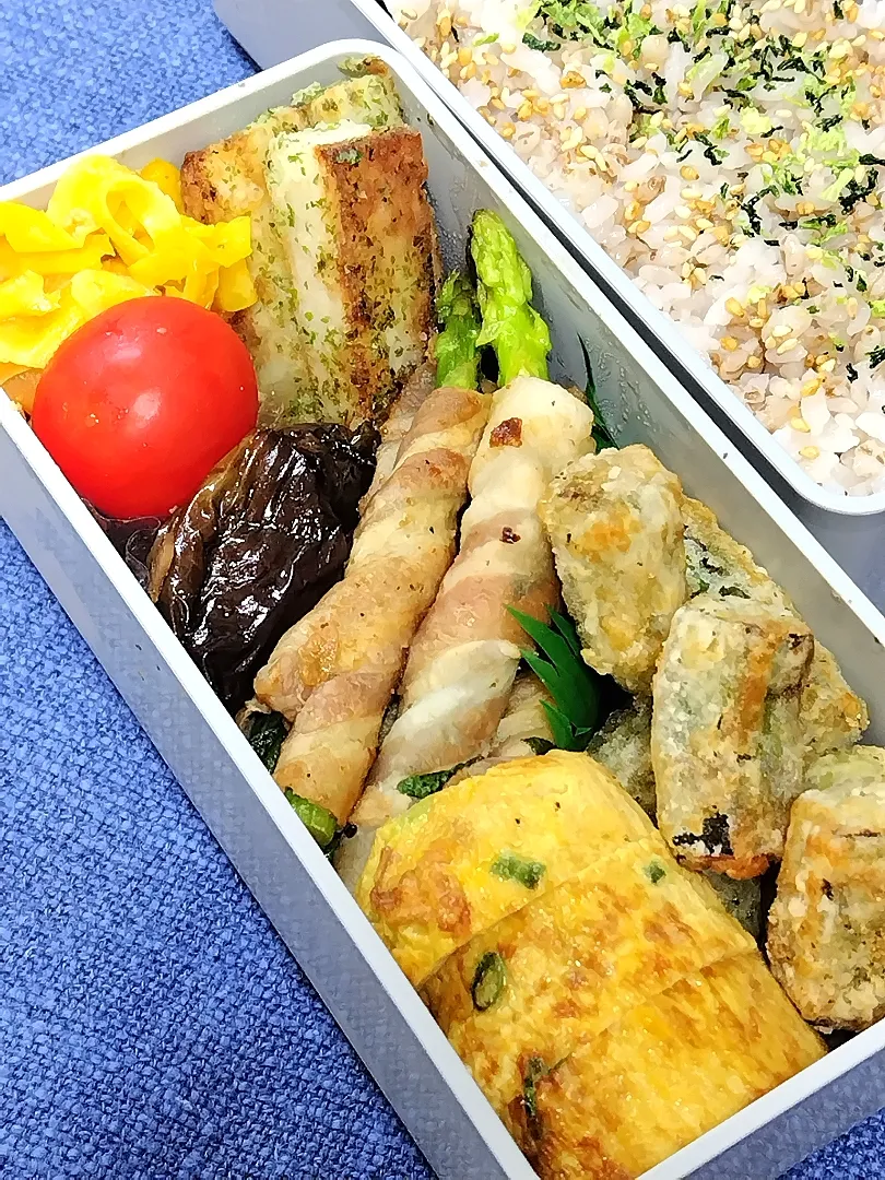 今日のお弁当
　豚バラのアスパラ巻き、
    オクラの唐揚げ、長芋磯辺揚げ
　ナス揚げ浸し、
    コリンキーと人参のナムル、
    ネギ入り玉子焼き
 |めしだママさん