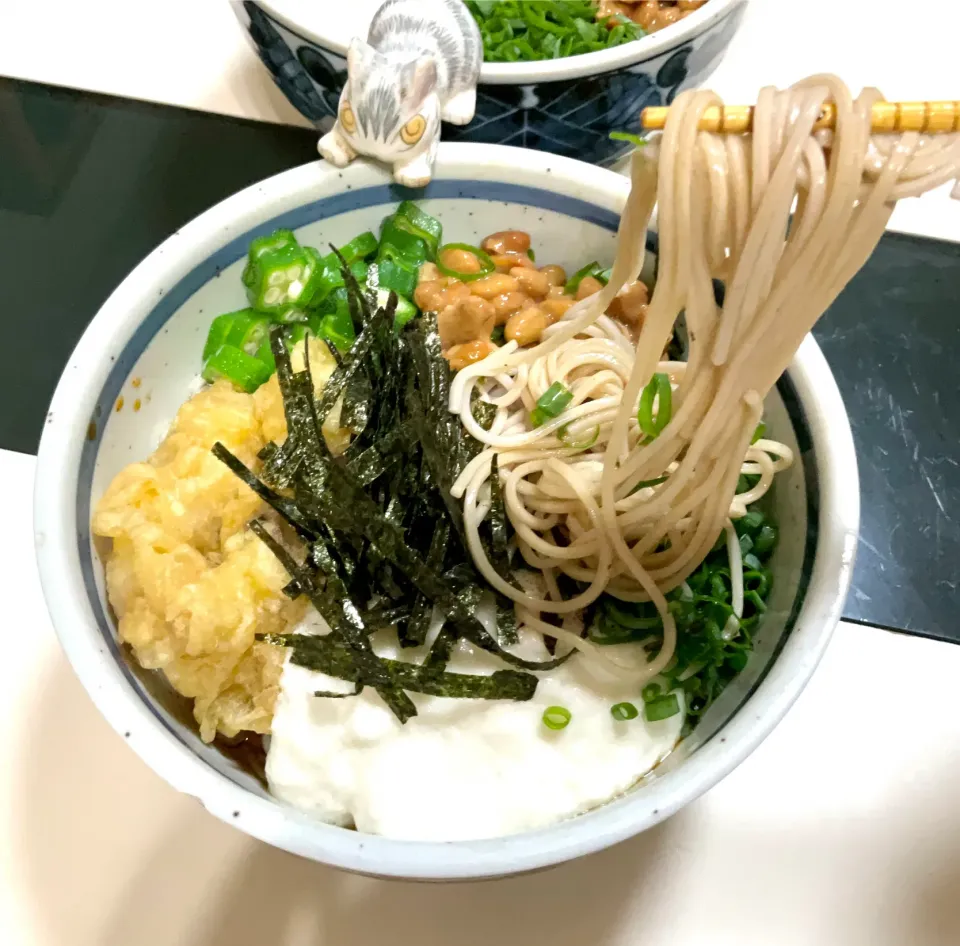 Snapdishの料理写真:熱い日が続くとこういうものばっかりの晩御飯　麺ばっかりですが。。。。。
冷やしネバネバ蕎麦
#オクラ納豆大和芋
#冷やし蕎麦
#三輪素麺の蕎麦
#イカの天ぷら|Takeshi  Nagakiさん