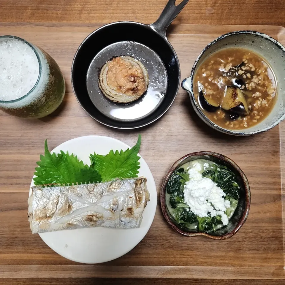 20230821
太刀魚の塩焼き
茄子の鶏そぼろあんかけ
焼き玉ねぎのたらこペペロンかけ
くたくたほうれん草のカッテージチーズ乗せ|noccoさん