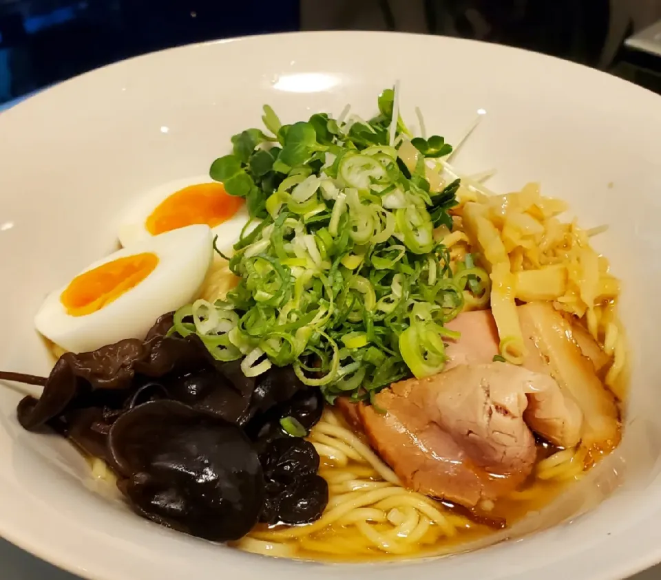 世界陸上の観戦中で、深夜の醤油ラーメン|motohiroさん