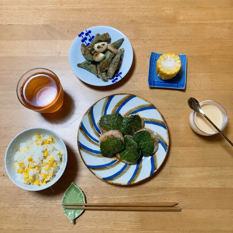 とうもろこしご飯と鶏つくねの大葉巻き|ちゃみこさん