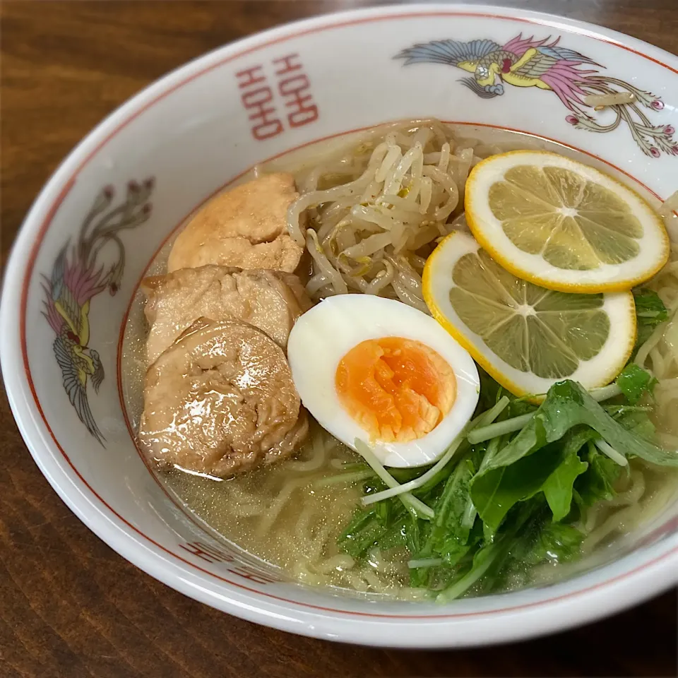 Snapdishの料理写真:鶏しおレモンラーメン|ななごさん