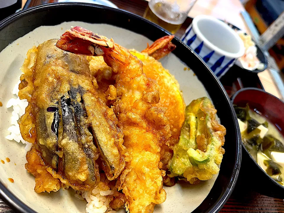 人気定食屋さんで海老天丼|須佐 浩幸さん