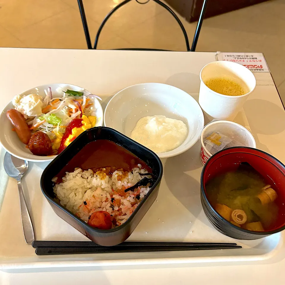 Snapdishの料理写真:今朝のホテル朝食😋チャンピオンカレー🍛他|すかラインさん