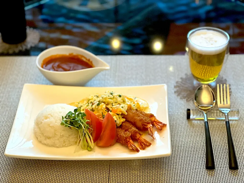 今夜の娘の晩酌ご飯は、バターチキンカレーとエビフライ🍤に自家製タルタルソース✨|yokoさん