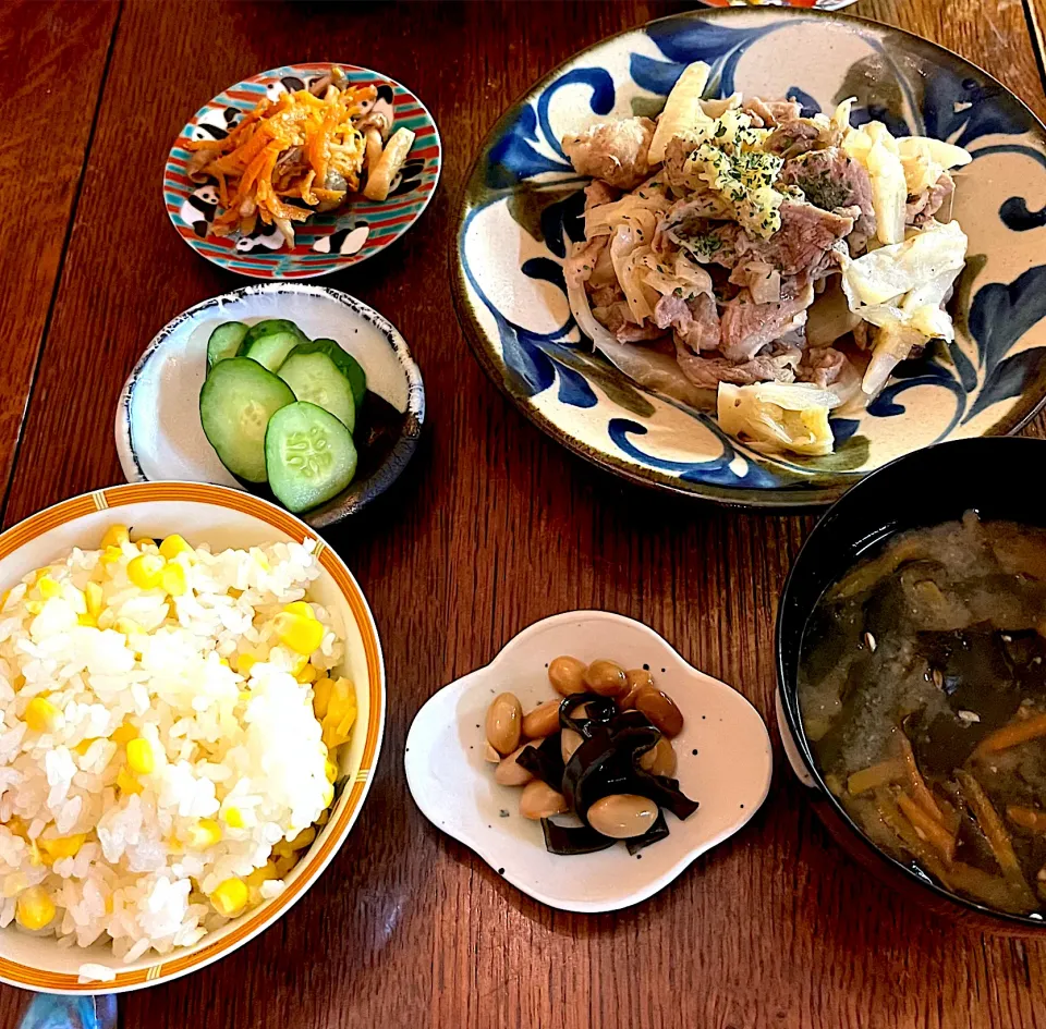 晩ごはん♯ 豚こま切れ肉のシュークルート風♯とうもろこしごはん|小松菜さん