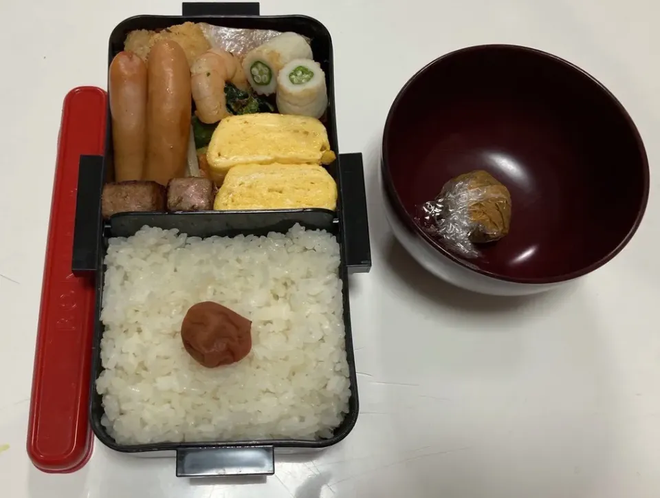 パパ弁☆きんぴらごぼう☆鮭☆卵焼き☆ウインナー☆梅しそチキン☆海老とほうれん草のマヨ醤油ソテー☆ちくわオクラ☆サイコロステーキ☆みそ玉|Saharaさん