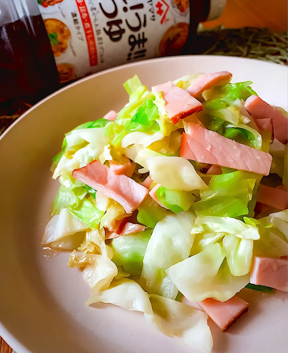 はるち- ̗̀ ☺︎  ̖́-さんの料理 キャベツとベーコンの生姜炒め|にゃんぺこさん