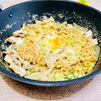 Snapdishの料理写真:辛ラーメンカルボナーラ|hanakoさん